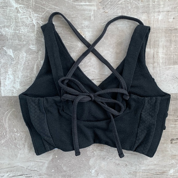 Gymshark True Texture Bralette in Black - Picture 4 of 7